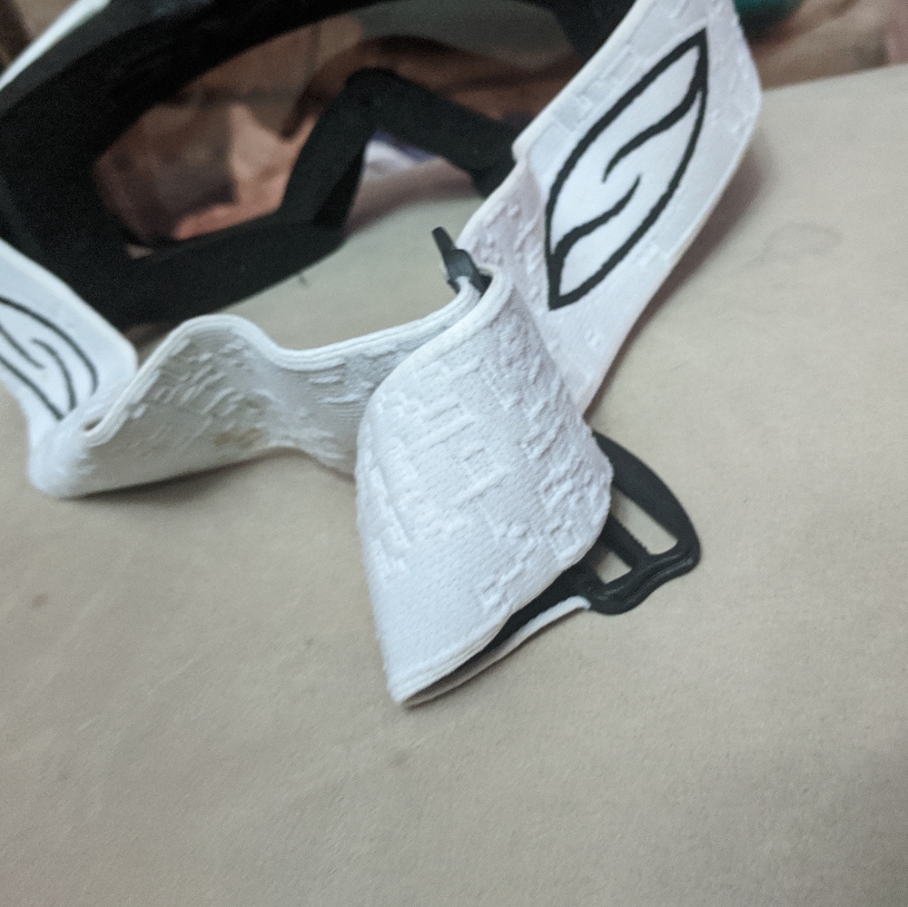 Snowboarding goggles - Picture 5 of 5